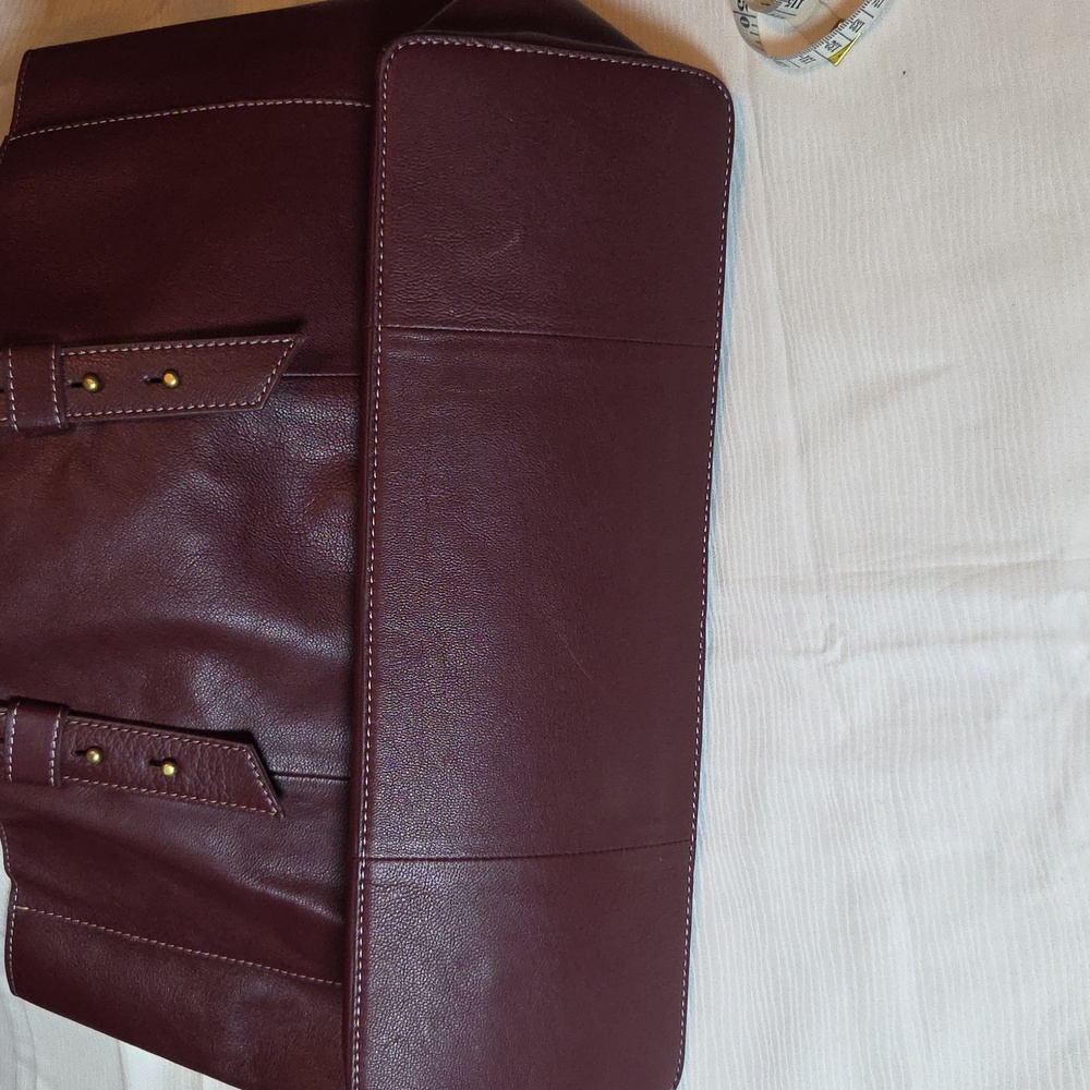 LUCKY BRAND TYRA Elegant Burgundy Leather Tote Bag. - Picture 7 of 9